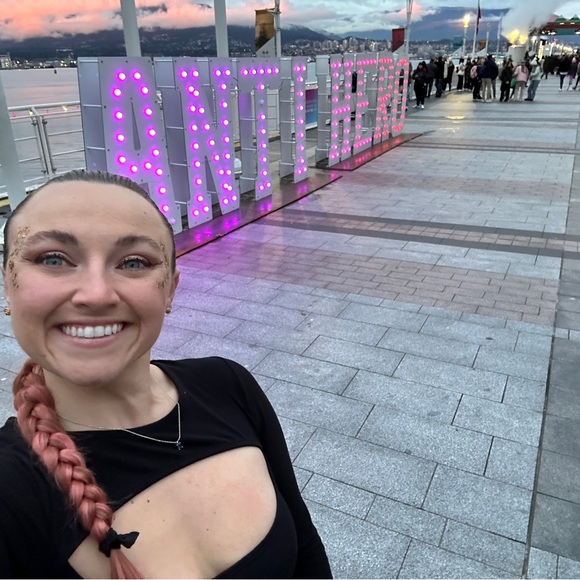 Meet your Posher, Lizzy - Picture 1 of 1